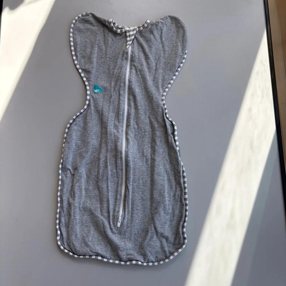 Love to Dream Swaddle Up Gray Swaddle Striped Trim Size Small 6.5-13 lb 1.0‎ TOG